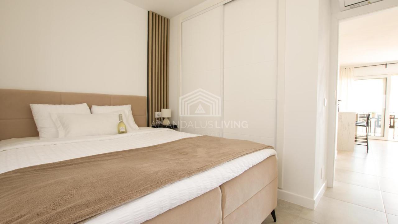 Апартаменти Panoramic Sea Views And Direct Access To The Beach From The Community In Torrenueva Малага Екстер'єр фото